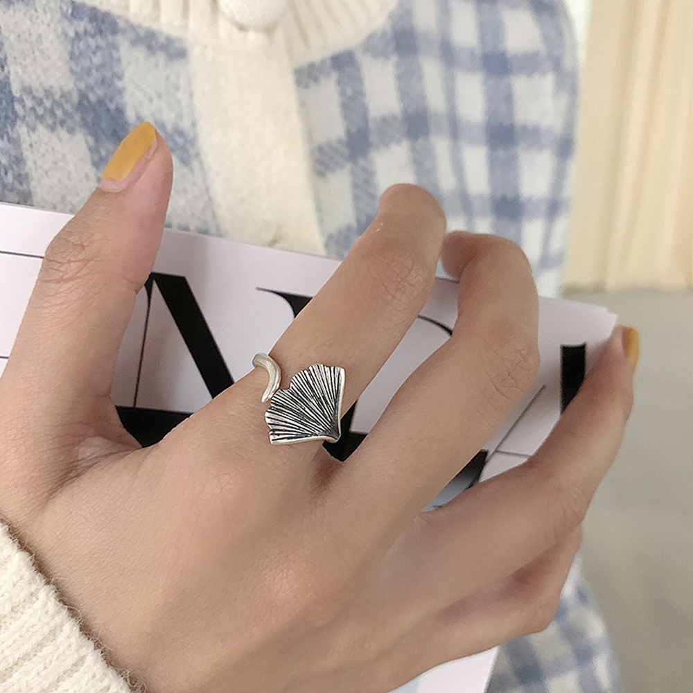 Nhẫn Đeo Tay Kim Loại Tạo Hình Chiếc Lá Đính Đá Thời Trang Cho Nữ