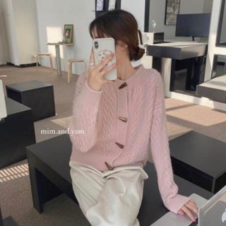 Cardigan len vặn thừng cúc vân gỗ