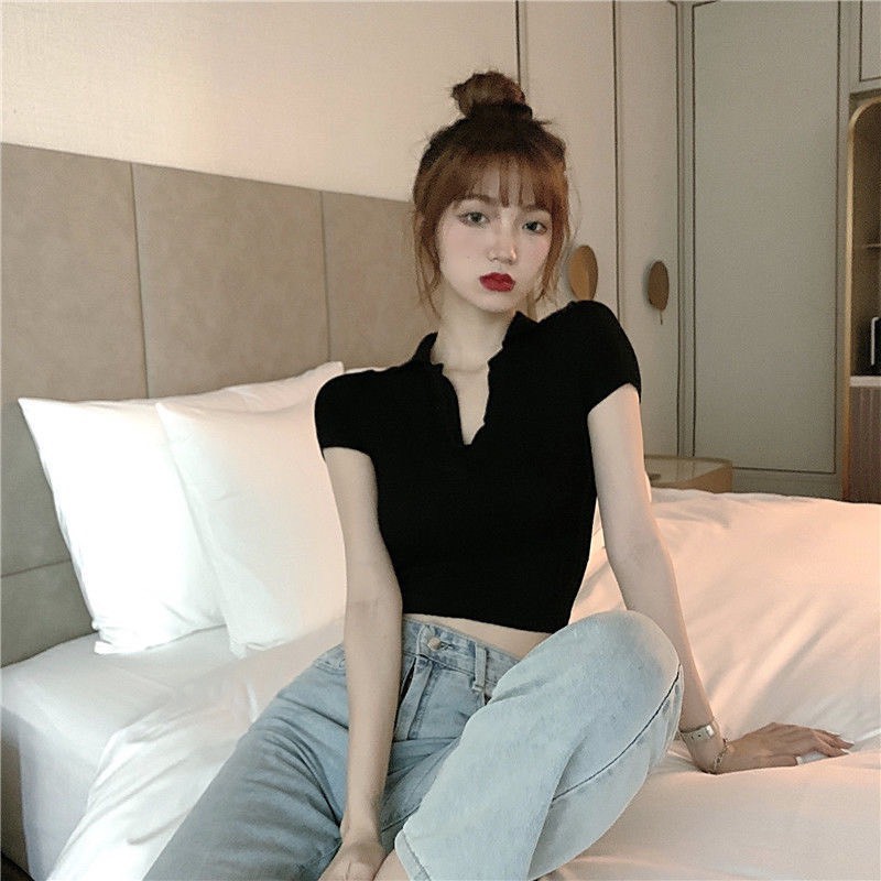 Áo croptop polo len đan kẻ tăm cổ tim | BigBuy360 - bigbuy360.vn