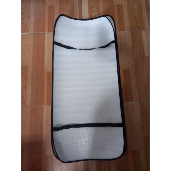 Tấm lót che yên xe máy chống nắng nóng loại lớn - đai chun to chắc chắn