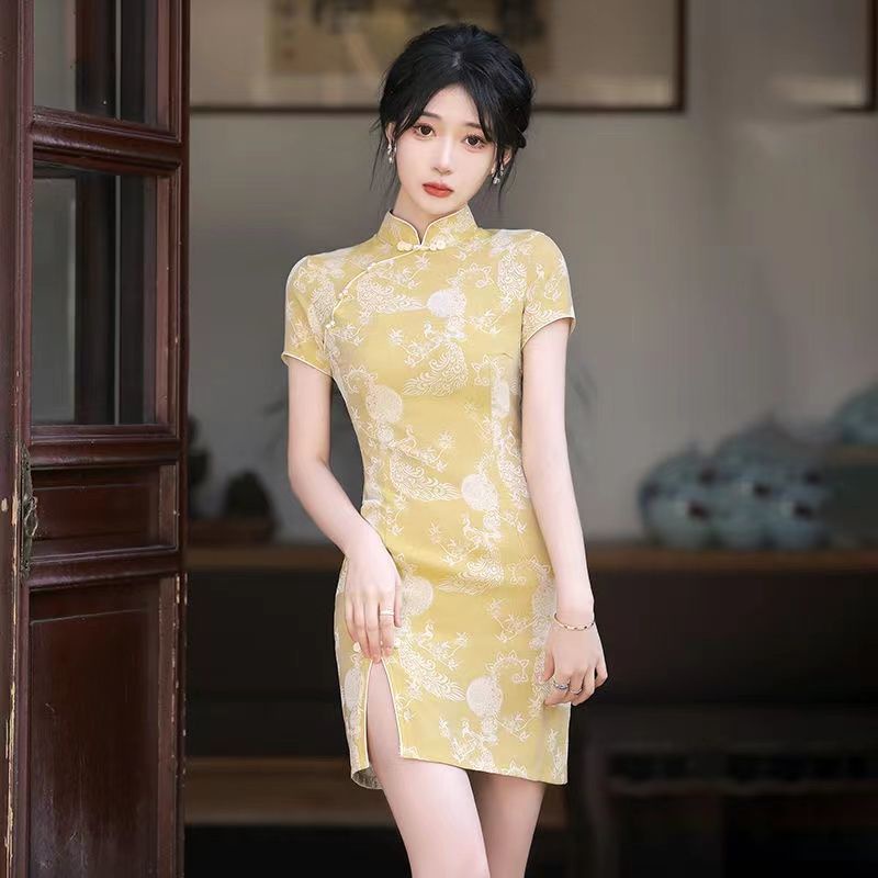 Đầm Sườn Xám Cách Tân Dáng Ngắn Màu Vàng Phong Cách Trung Hoa