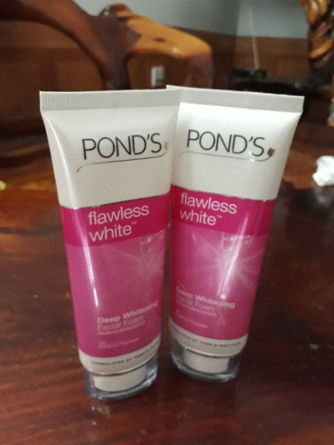 Sữa rửa mặt Pond's Hồng Flawless White - Deep Whitening Facial Foam