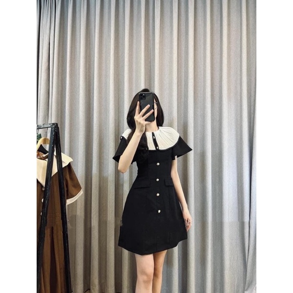 Váy cổ bèo xếp ly