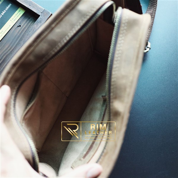 Túi đeo chéo dáng ngang. Bảo hành 2 năm