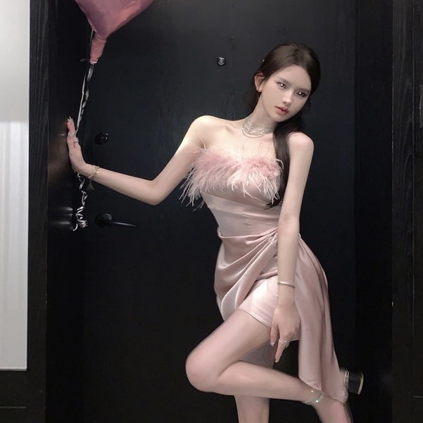 Đầm Satin Cao Cấp Ôm Dáng Không Tay Cổ Tròn Phối Lông Vũ Thời Trang Mùa Hè Kiểu Pháp Gợi Cảm Hàng Mới Dành Cho Bạn Nữ