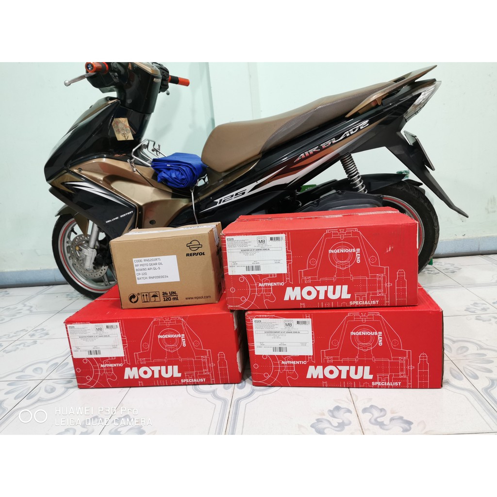 Motul scooter expert LE 800ml 10W40 hàng công ty ( Giao hàng siêu tốc)