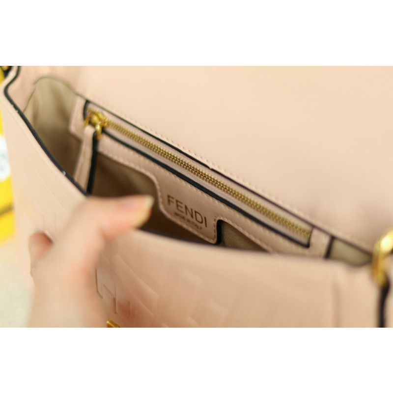 Túi Fendi cao cấp.