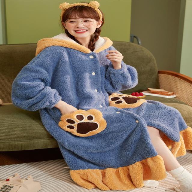 Áo choàng ngủ nhung dày dặn ấm áp theo phong cách mùa đông dành cho nữ 2021 ! | BigBuy360 - bigbuy360.vn