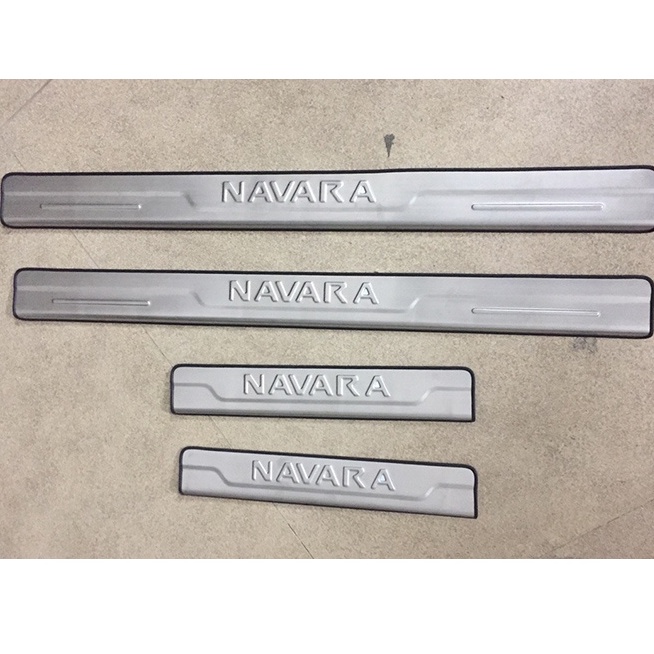 Ốp bậc cửa, nẹp bước chân xe Nissan Navara 2016 đến 2021 mẫu inox cao cấp