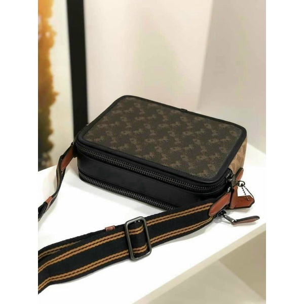 Túi Coach Charter Crossbody hộp vuông hoạ tiết unisex