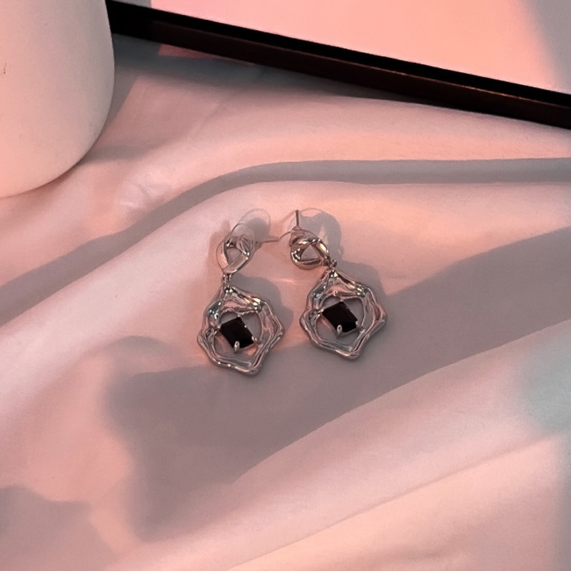 Bông Tai Đính Đá Đen Phong Cách Harajuku Đường Phố