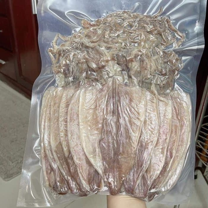 KHÔ MỰC NGON 300gr DÀY ĐẶC SẢN CÀ MAU , TÚI (30-35con/500GR) HÚT CHÂN KHÔNG,CHẤT LƯỢNG BẢO ĐẢM SẠCH SẼ