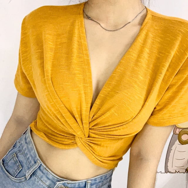 Áo croptop xoắn bụng