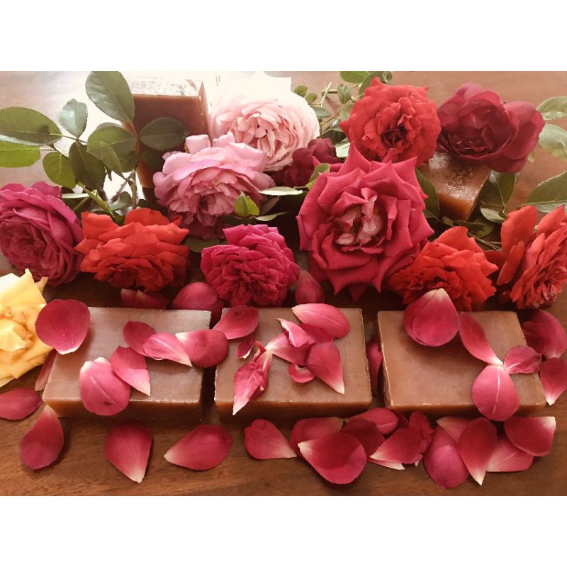 Xà bông hoa hồng Sinh Dược từ cánh hoa hồng Autumn thơm nồng, dầu dừa hưu cơ dưỡng ẩm tự nhiên cho da. TẶNG TÚI LƯỚI | BigBuy360 - bigbuy360.vn