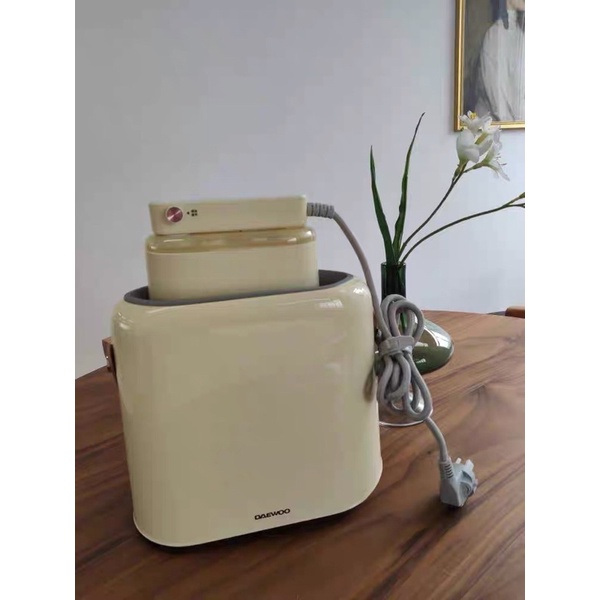 Bàn Là Gấp Gọn Kèm Máy Sấy Đồ Lót DAEWOO HI-031 - Cáo Đeo Nơ