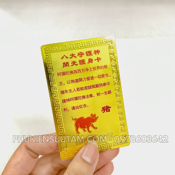 Thẻ Kim Bài Phật Bản Mệnh Tuổi Hợi - Đức Phật A Di Đà - Kích thước: 8.2cmx5.2cmx0.5cm, màu vàng - SP005727