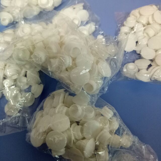 nút nhét cửa nhôm