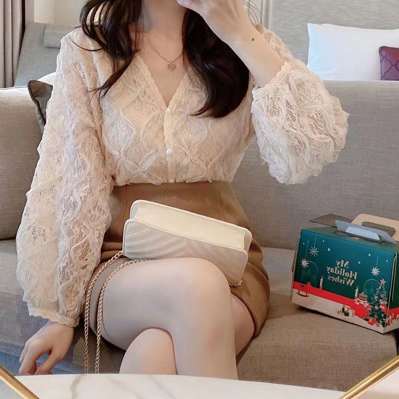 2022 New Spring and Autumn V-neck Lace Bottoming Shirt Women's Bubble Sleeve Inner Wear French Style Temperament Lace Long Sleeve Top