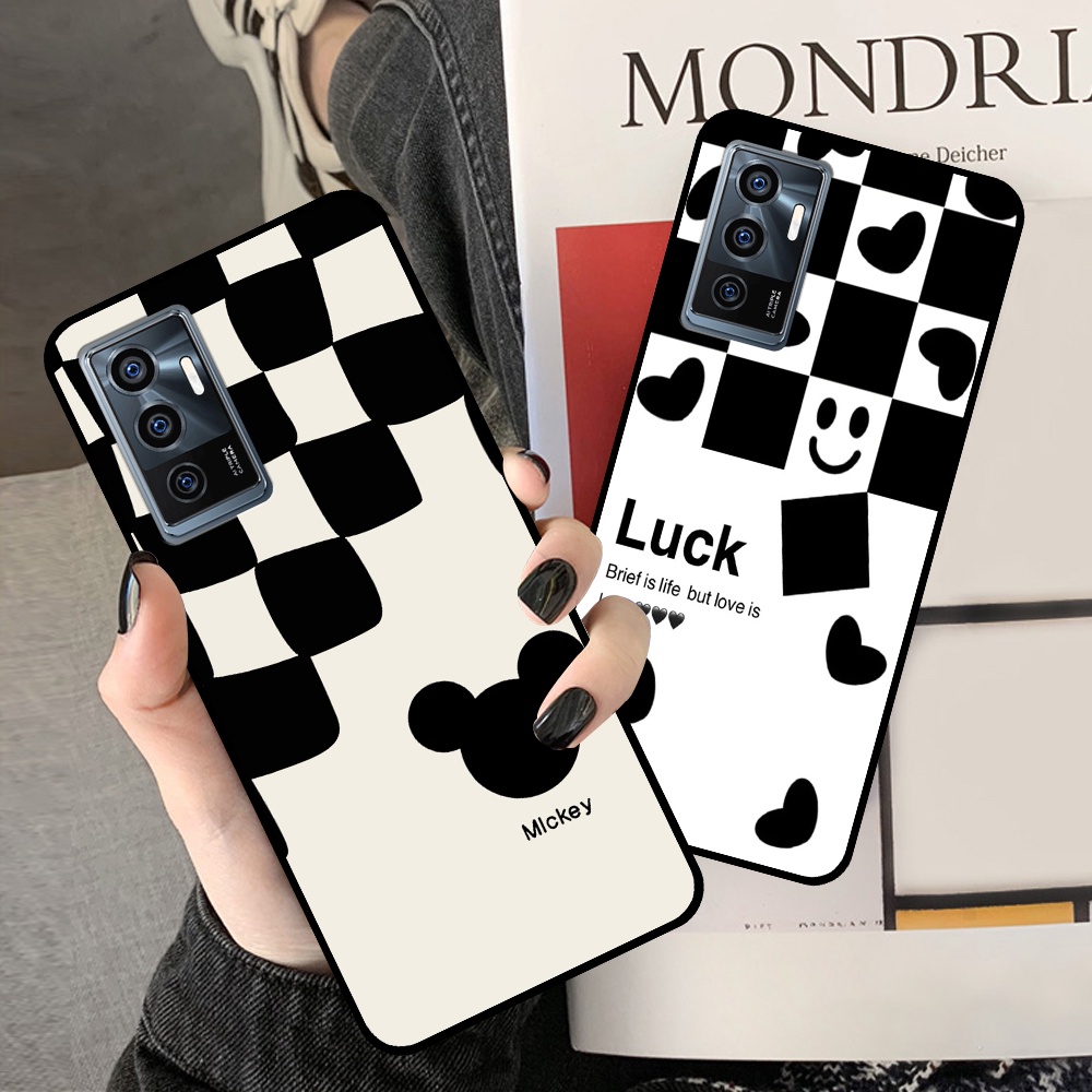 Ốp Vivo V23e in hình sọc caro, họa tiết đen trắng dễ thương