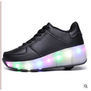 Giày bánh lăn đen và trắng da phát sáng