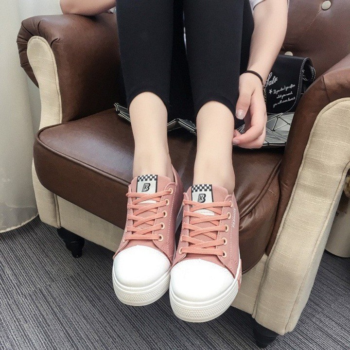 Giày thể thao thêu mèo xương cá