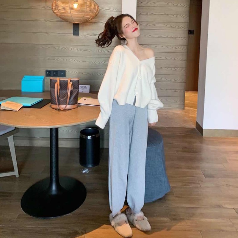 Long sleeve V-neck knitted top | BigBuy360 - bigbuy360.vn