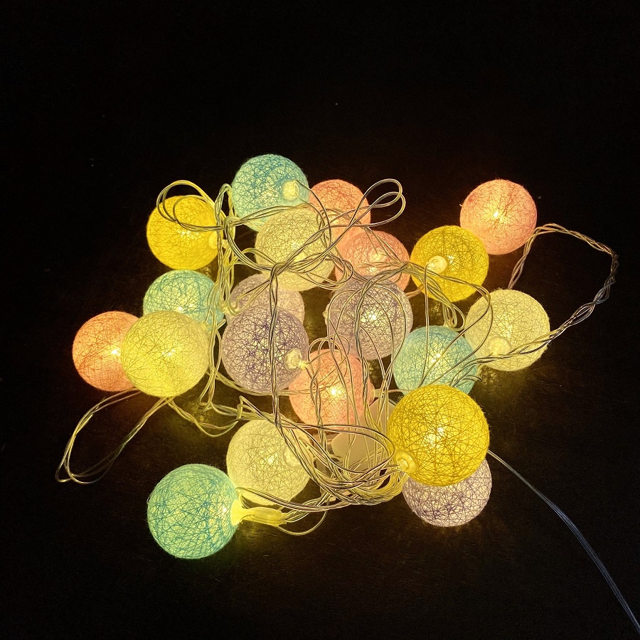 (Xài Điện/Pin) Dây Đèn Led Trang Trí Cotton Ball 20 Banh Vải Nhiều Màu Sắc Decor Quán Cafe, Nhà Cửa, Lều Trại