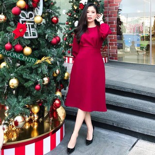 Đầm đỏ nút bọc tay phồng