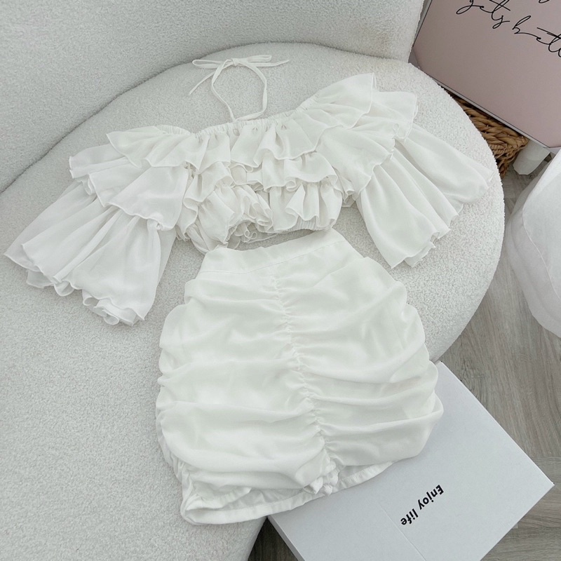 Set tay dài croptop kèm chân váy
