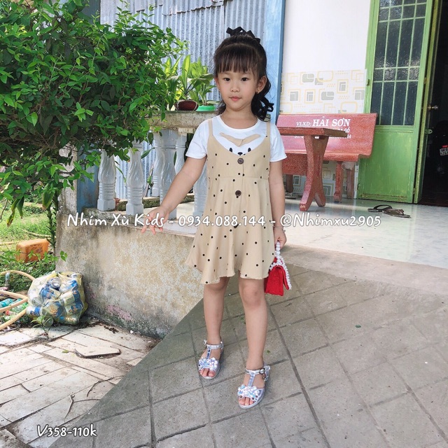Đầm yếm liền chấm bi cho bé yêu (10-20kg)