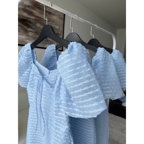 Đầm body nữ tay ngắn phồng cổ vuông màu xanh biển phối chuỗi nổi xinh xắn - Byveestyle
