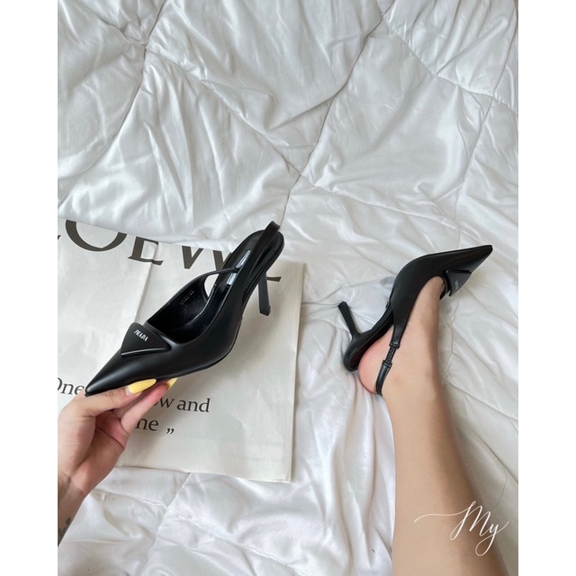 Dép khoét eo dáng mới