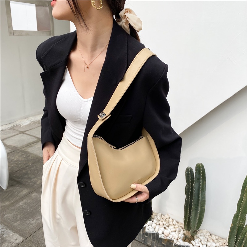 Túi Xách Đeo Vai Hình Bán Nguyệt Thiết Kế Đơn Giản Phong Cách Mới Mùa Xuân Cho Nữ 2022