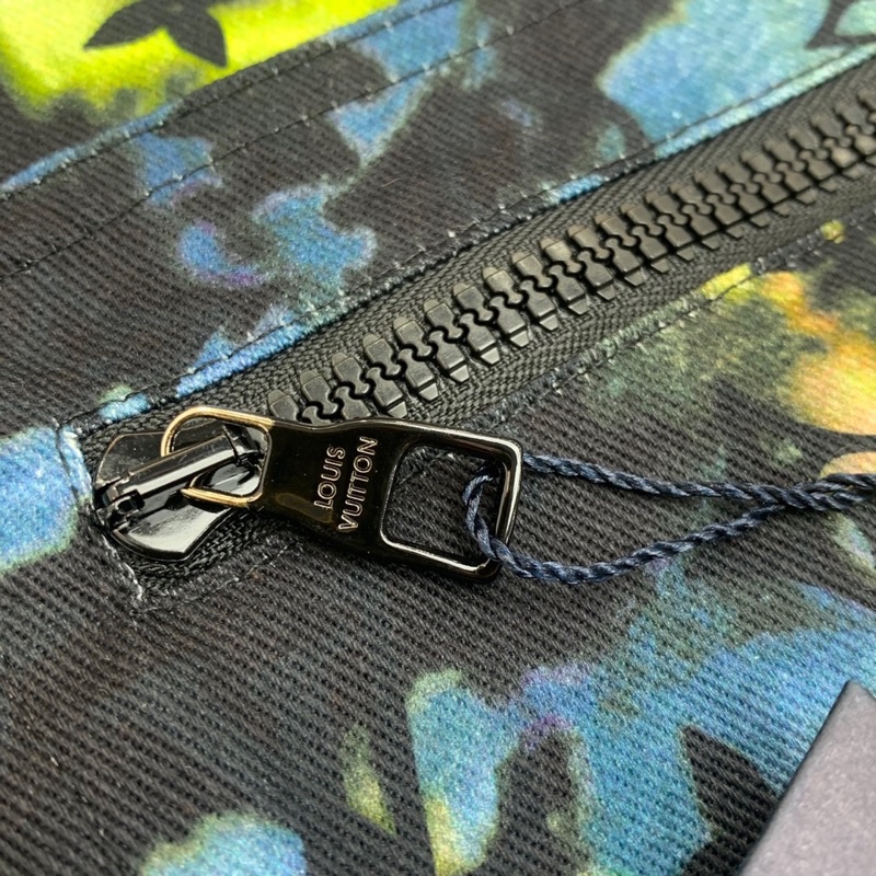 Áo khoác jeans unisex dáng sơ mi màu loang thương hiệu Louis Vuitton LV cao cấp