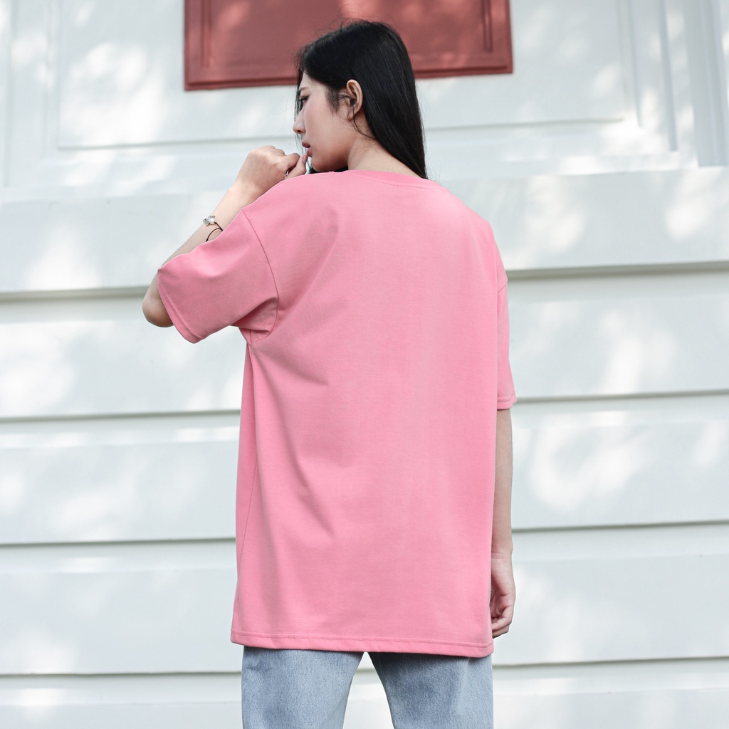 Áo Thun Champion Màu Hồng In Chữ Màu Trắng Chất Liệu 100% Cotton Thoáng Mát Form Rộng Thoải Mái