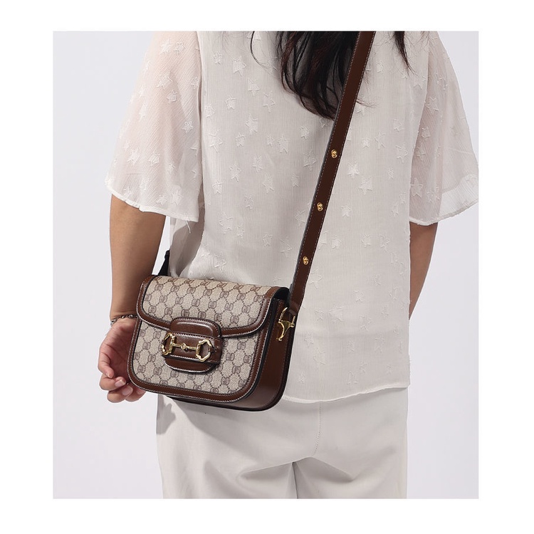 Túi đeo chéo 1 bên vai kiểu Pháp phong cách phổ biến năm 2022 cho học sinh nữ