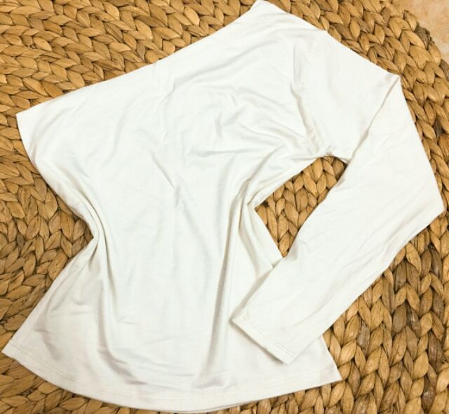 Áo lệch cánh tay khoe vai sexy | BigBuy360 - bigbuy360.vn