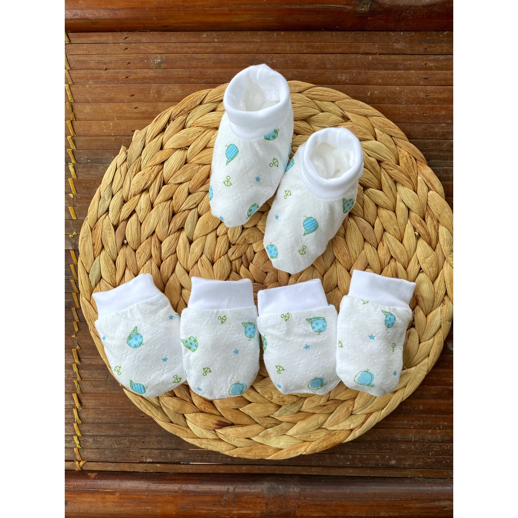 Bao tay bao chân sơ sinh và mũ vân thoáng Lullaby chất cotton cho bé