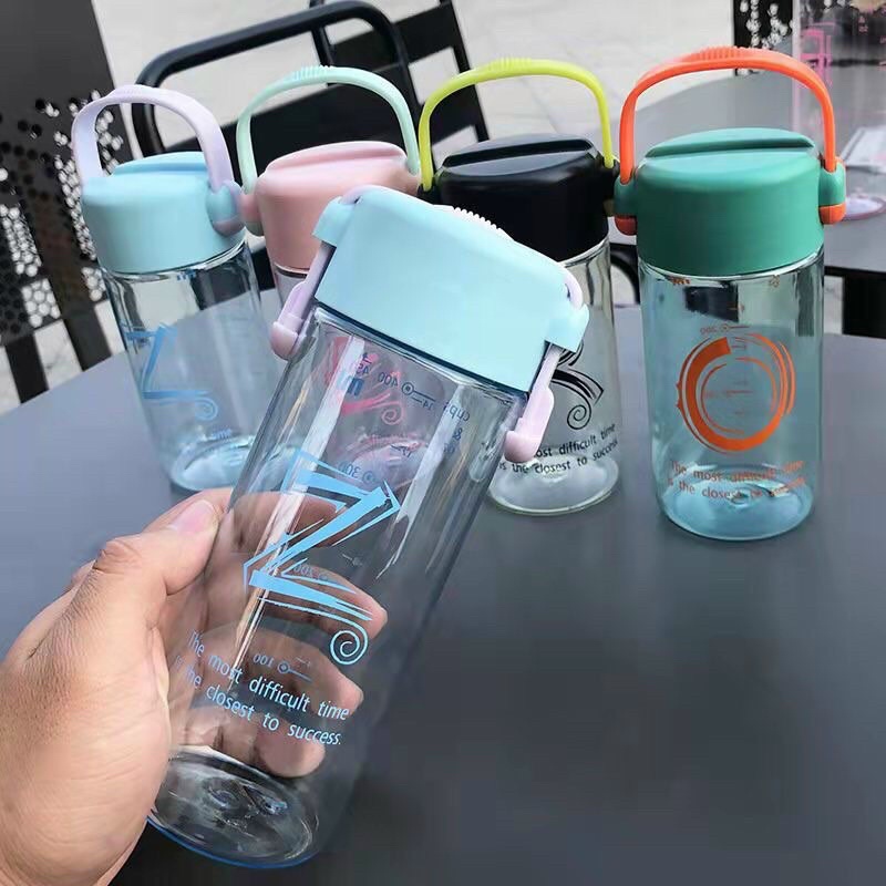 Bình nước nhựa có quai xách