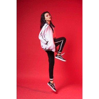 ...... Áo khoác gió nữ sieu hothot