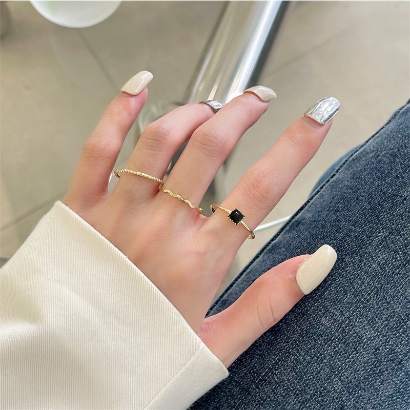 Bộ 3 Nhẫn Nữ Màu Đen Hình Vuông Đơn Giản