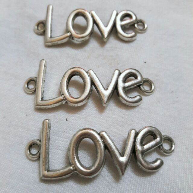 1 mặt xi bạc chữ love