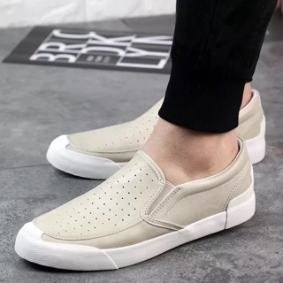 Slip on trắng sữa