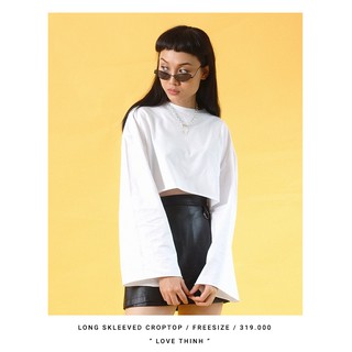 Áo crop top Thính tay loe màu trắng và đen