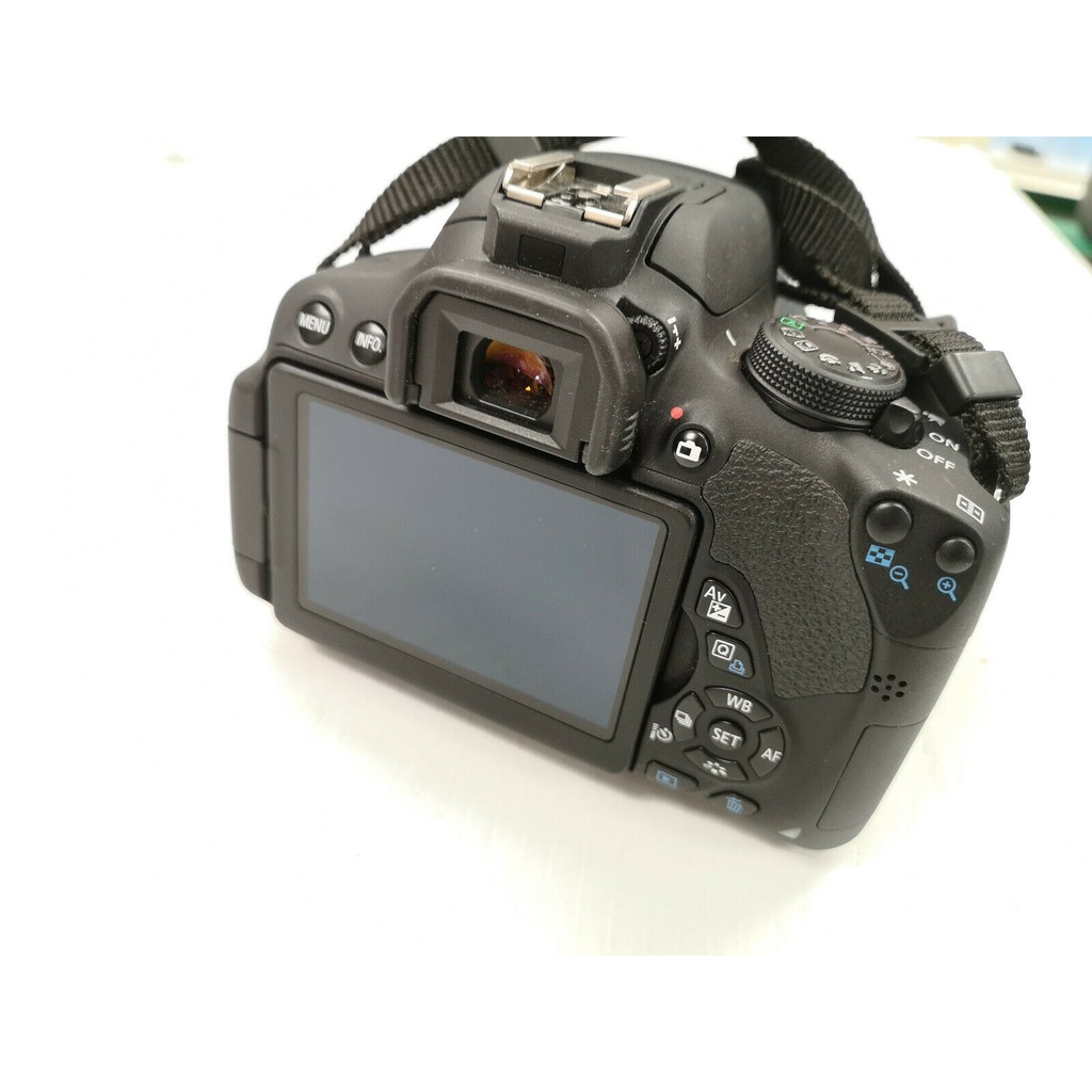 Máy ảnh Canon 700D + lens 18-55mm IS STM - Tặng Thẻ Nhớ 16Gb - hàng chính hãng - Mới 98%
