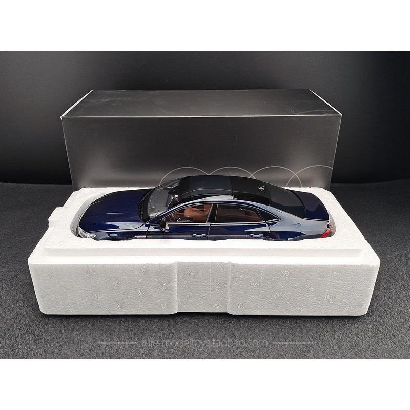 Mô hình xe sedan Audi A7L  tỉ lệ 1:18