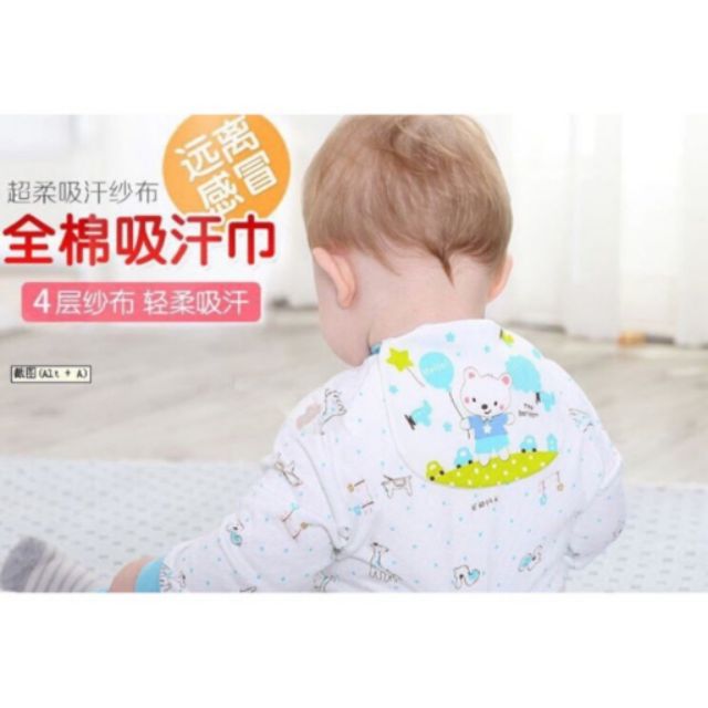 Khăn thấm mồ hôi lưng cho bé