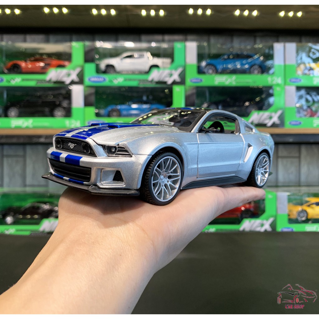 Mô hình xe sắt Ford Mustang Street racer 2014 tỉ lệ 1:24 của Hãng MAISTO