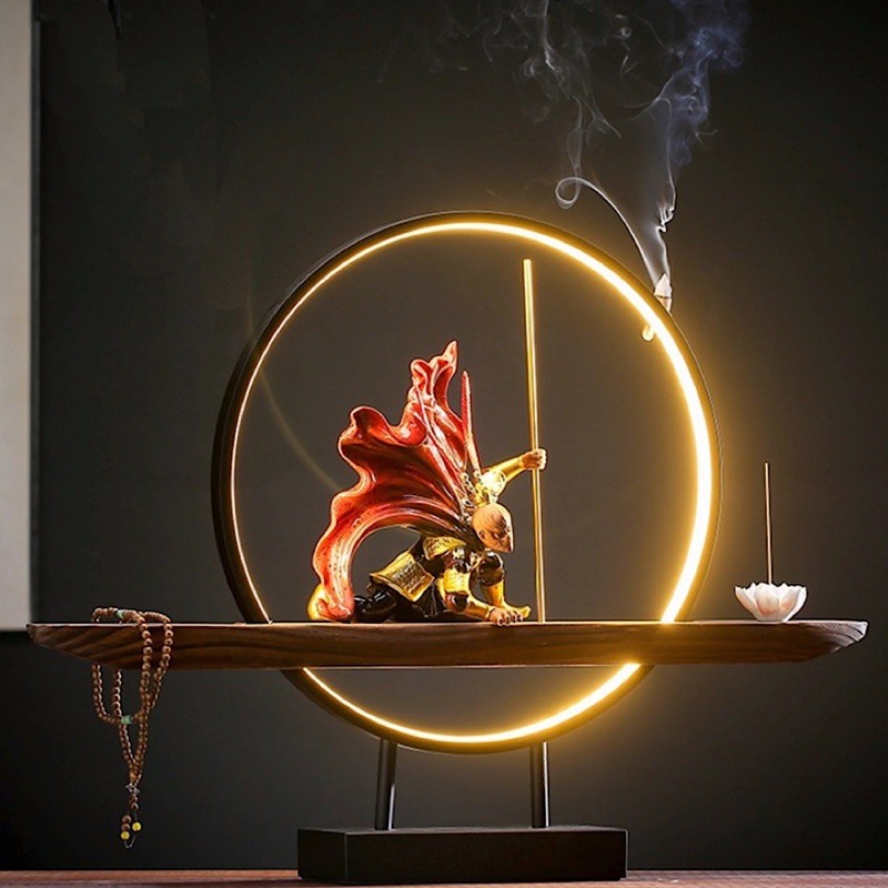 Bộ tượng Tôn Ngộ Không và kệ gỗ đèn Led thác khói 8 món