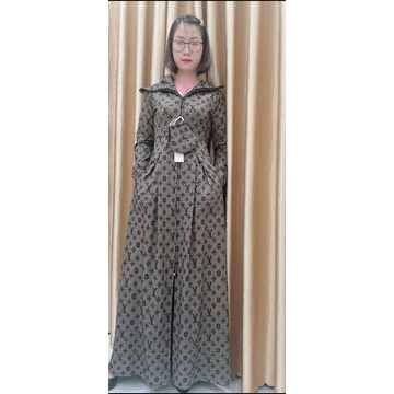 VÁY CHOÀNG CHỐNG NẮNG  DÁNG XÒE XẾP LY . KHÔNG XẺ SAU. VẢI UMI CAO CẤP LOẠI 1.TẶNG KÈM 1 KHẨU TRANG CÙNG MÀU ÁO